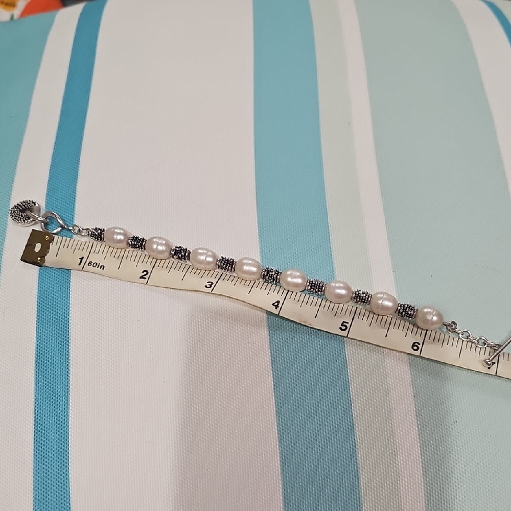 Elegant Silver and White Pearl Bracelet - Picture 5 of 5